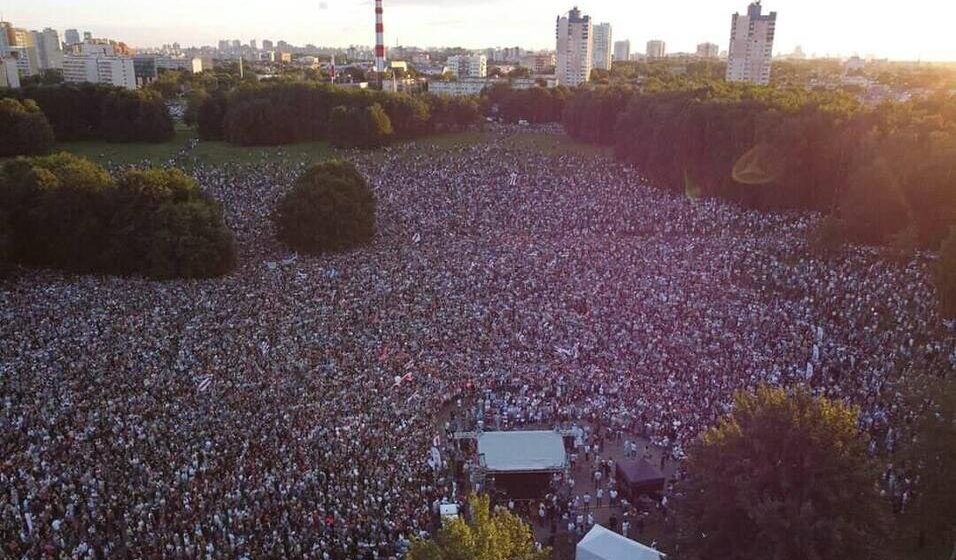 the first one is a picture of lukashenko's rally this year. the second one is tikhanovskaya's, the main alternative candidate. this kind of shows their real reputation