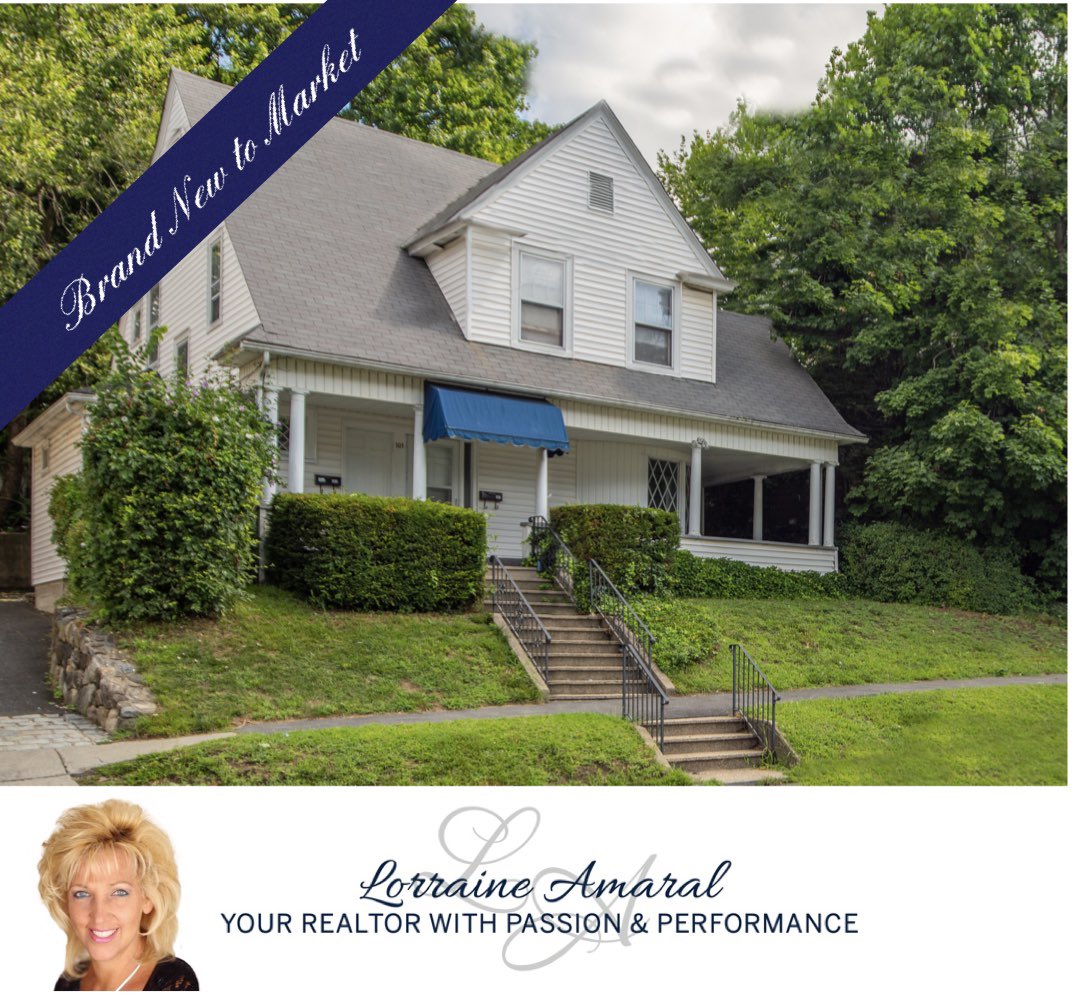 lamaralrealtor's tweet photo. Mixed use, commercial and residential two family home. Extremely well maintained was used for many years as a reputable salon. Can easily be converted to office or residential apartments if desired. Lots of possible uses #MixedUseHome #TwoFamily #Investment #WestSt #Danbury https://t.co/v64OYqSObY