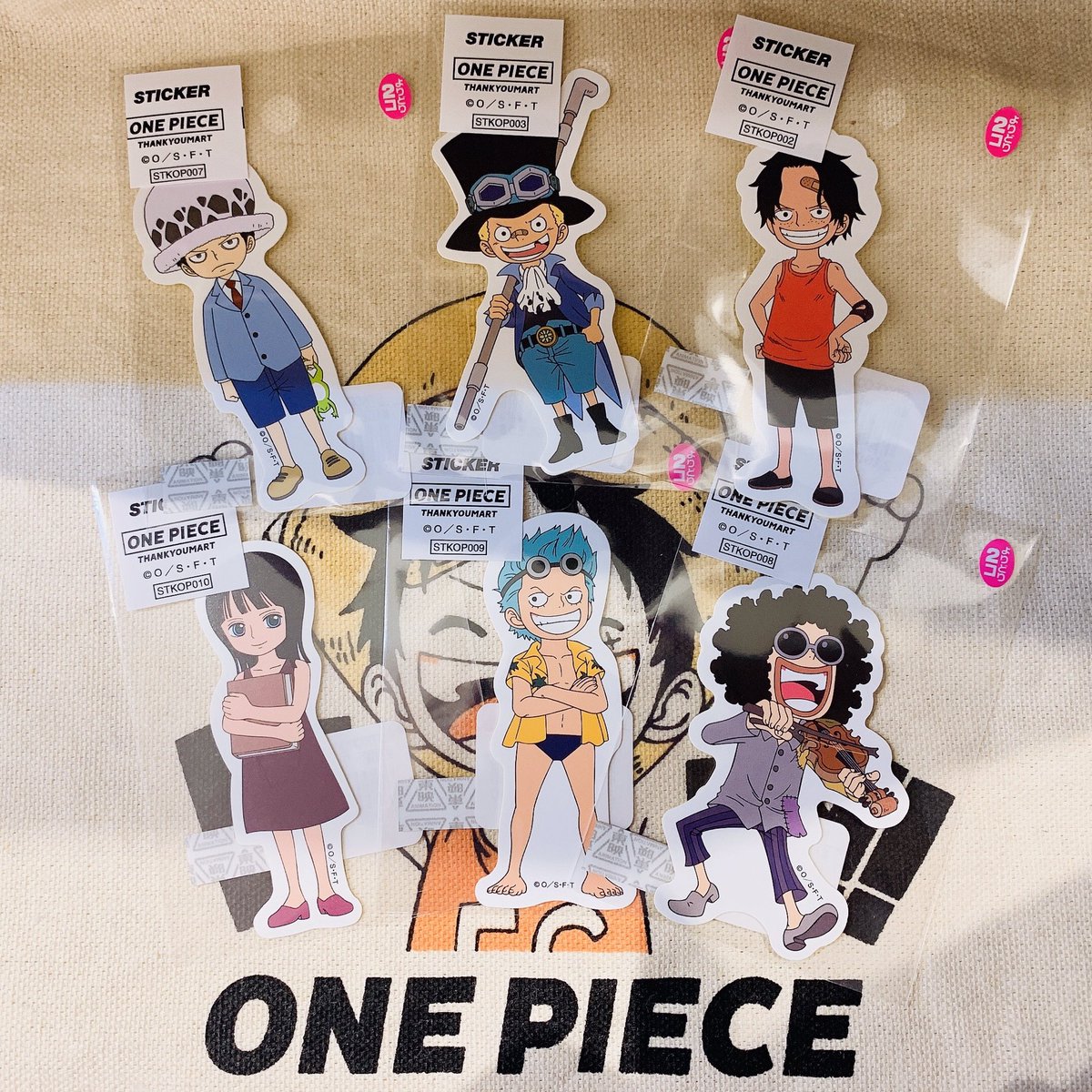 サンキューマート福岡天神新天町店 One Piece サンキューマート 限定描き下ろしコラボ商品より 本日ステッカーが入荷致しました ファンにはたまらないアイテムばかり 幼少期の可愛いキャラクターが目印です 大人気商品