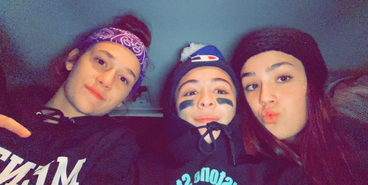 jasmineguyton1's tweet photo. happy 18th @KaitlynUnetich i love you sm n i hope you have the best day❤️🥳🔞🔞 https://t.co/J0afuN3DtN