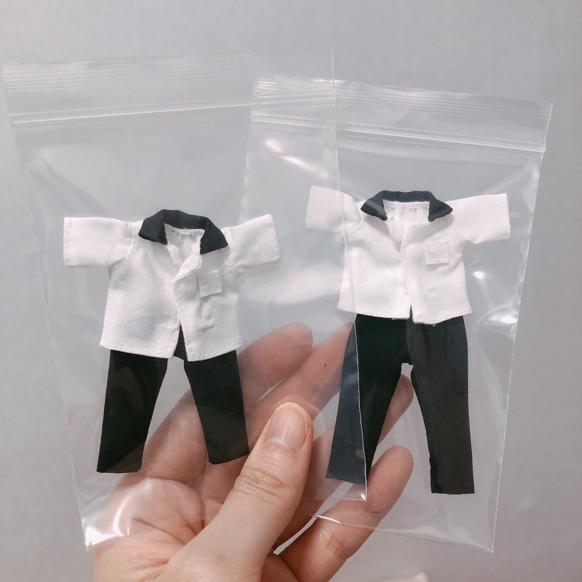 여름 급식 독중 드디어 구현 ㅠ0ㅠ
하복셔츠 때문에 주문제작 넣었는데 정작 입혀놓으니 포인트였던 카라가 잘 안보여서 아쉬워(목이 짧기 때문이다)

예쁜 하복 만들어주신 Kmade(@KMADE_obitsu) 감사합니다🙇‍♀️❤️
안구는 둘 다 갓 우주어항(<a href="/cosmic_fishbowl/">우주어항</a>) 크레이터!