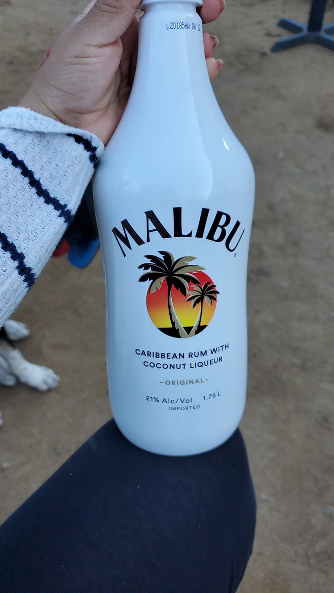 lovely_loreee's tweet photo. @_mamajazzzz Girl I got you 😂 my tia just got me a new bottle lmaooo https://t.co/eajRybtuRa