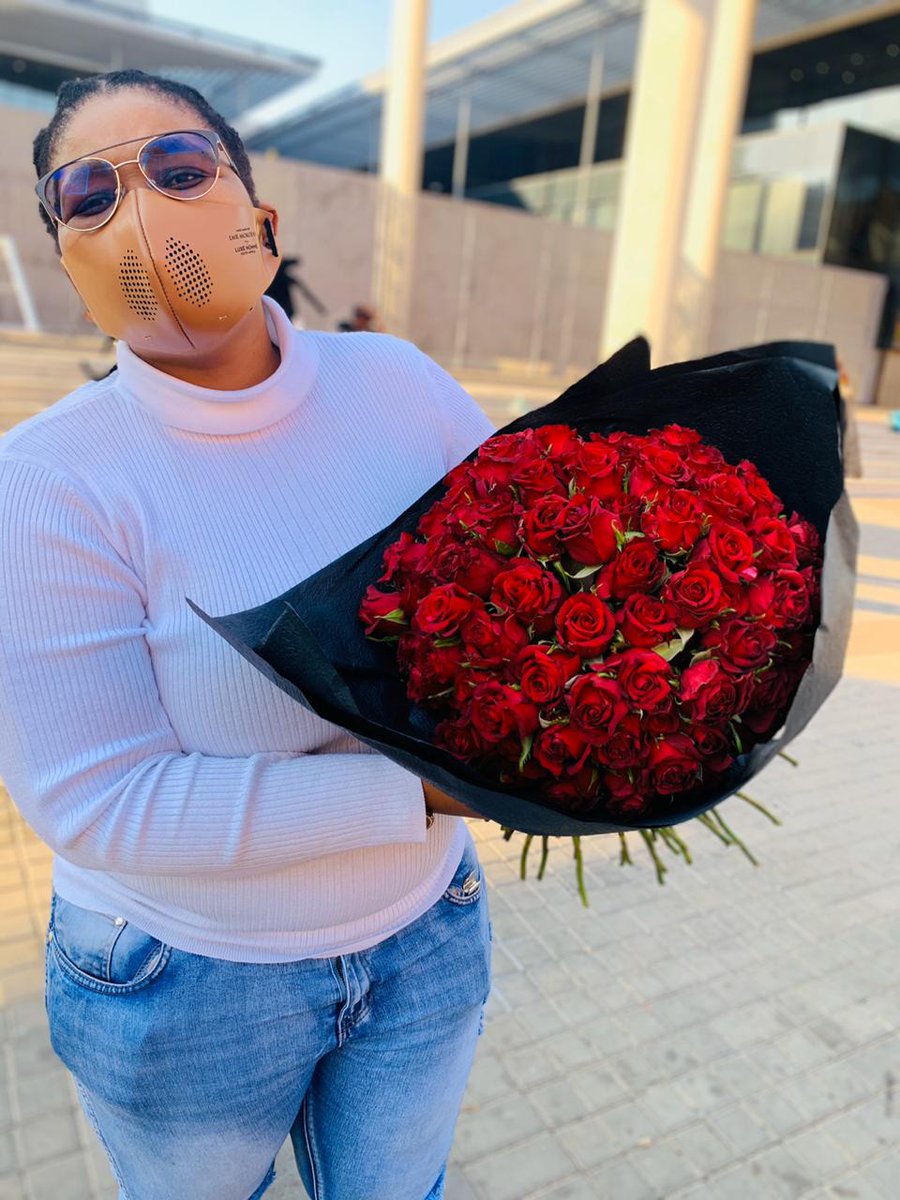 deco_lula's tweet photo. A Bouquet Of Flowers Or A Box Of Goodies Whisper What Words Can't Say 🎁🌷🌹

● Flowers 🌷🌹
● Gift Goodies 🎁

Place your Order today : 😍

Whatsapp / Call : 0786493917
DM : @deco_lula

We Deliver Nationwide 🚛

#DJSBU https://t.co/vpjwqeMbQS