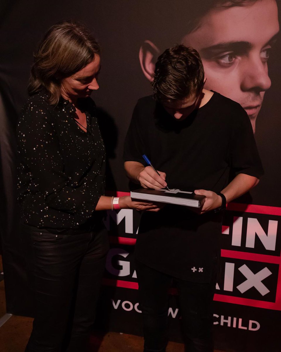 GarrixExclusive's tweet photo. Throwback when Martijn performed and raised a big amount for @WarChildHolland that was amazing 🙌🏼🙏🏼❤️ 
#edm #martingarrix #live https://t.co/XafmXrg7tX