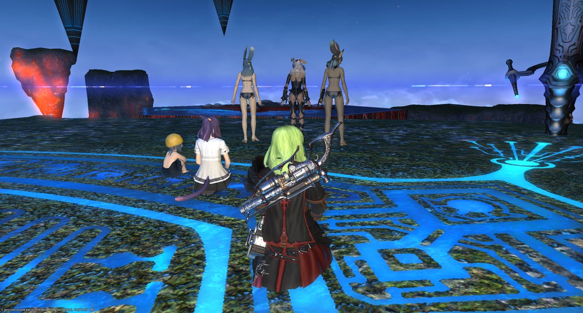 MaasaAegisFF141's tweet photo. ここに座ってたらダメな気がする・・いや見られるような服装をしているあの人達が悪いのです！

#ASLTG
#カバ部 https://t.co/M5YLUn4KhP