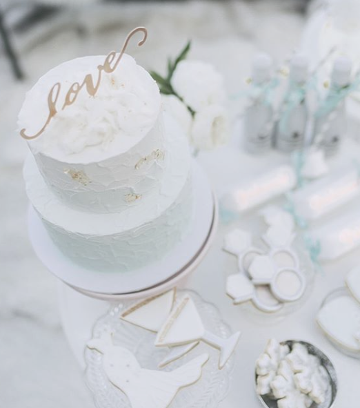 IllumePartyware's tweet photo. A touch of gold sparkle to celebrate love. ✨ ✨ ✨ ⁠

https://t.co/7Hs92Cem3s

#lovecaketopper #goldpartydecoration #partygold #gold #caketoppers #caketopper #kidsparty #cake #prettycake #bridalshowerideas #bridalshower #winterwedding #winterbride⁠ https://t.co/BHL1cODGhg