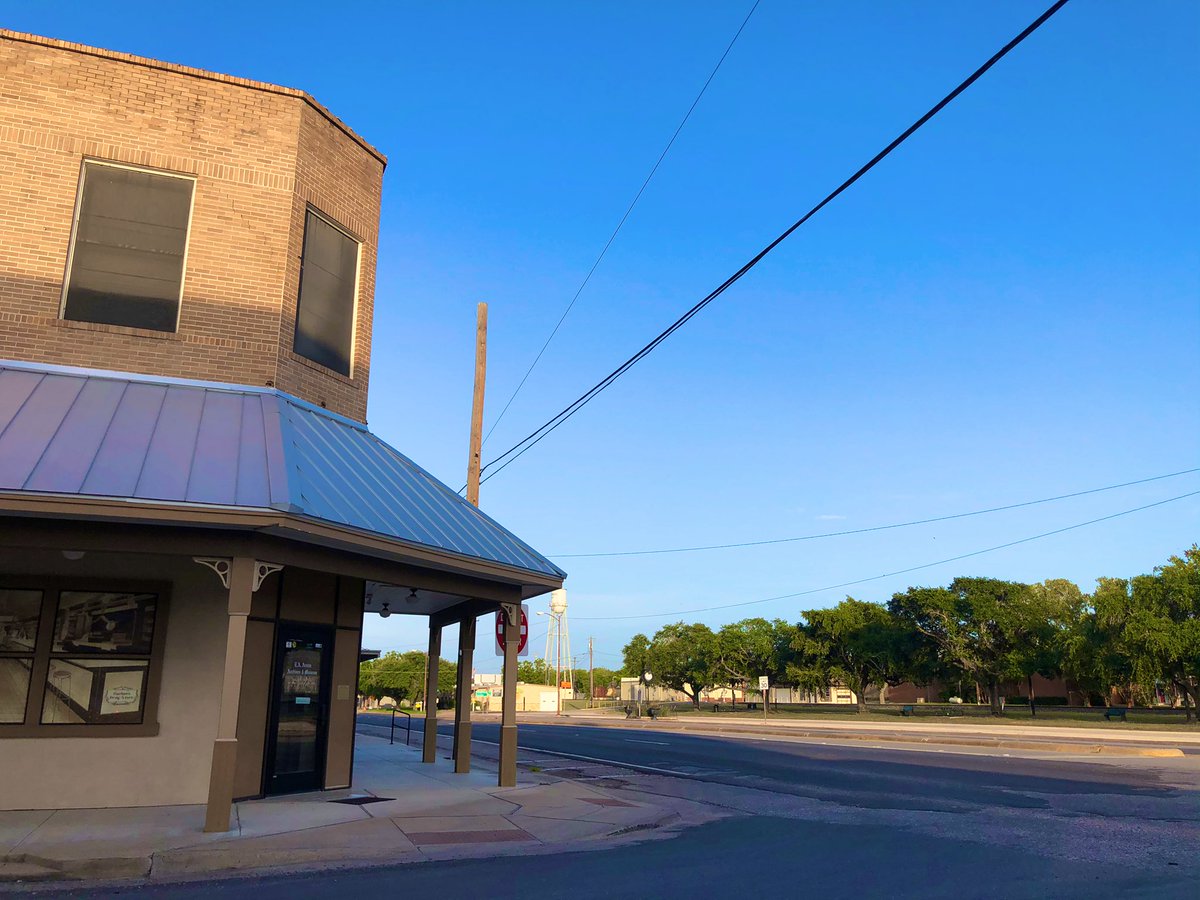 texasisyall's tweet photo. #flatonia #texas https://t.co/WzwLT2L64b