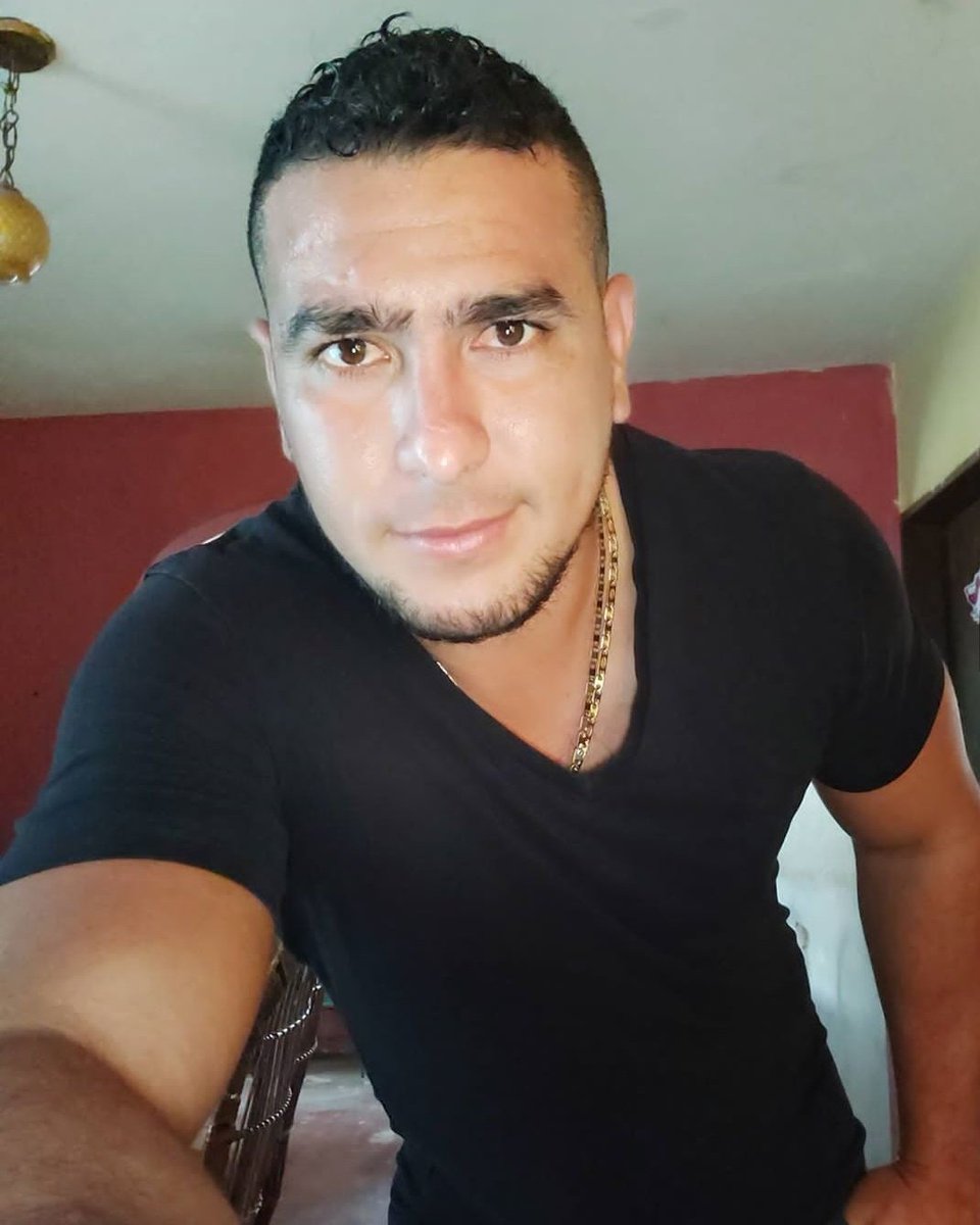 verga_chacales1's tweet photo. Hetero en Facebook 😈// en messenger 🤤 https://t.co/kJJ5I5Szki