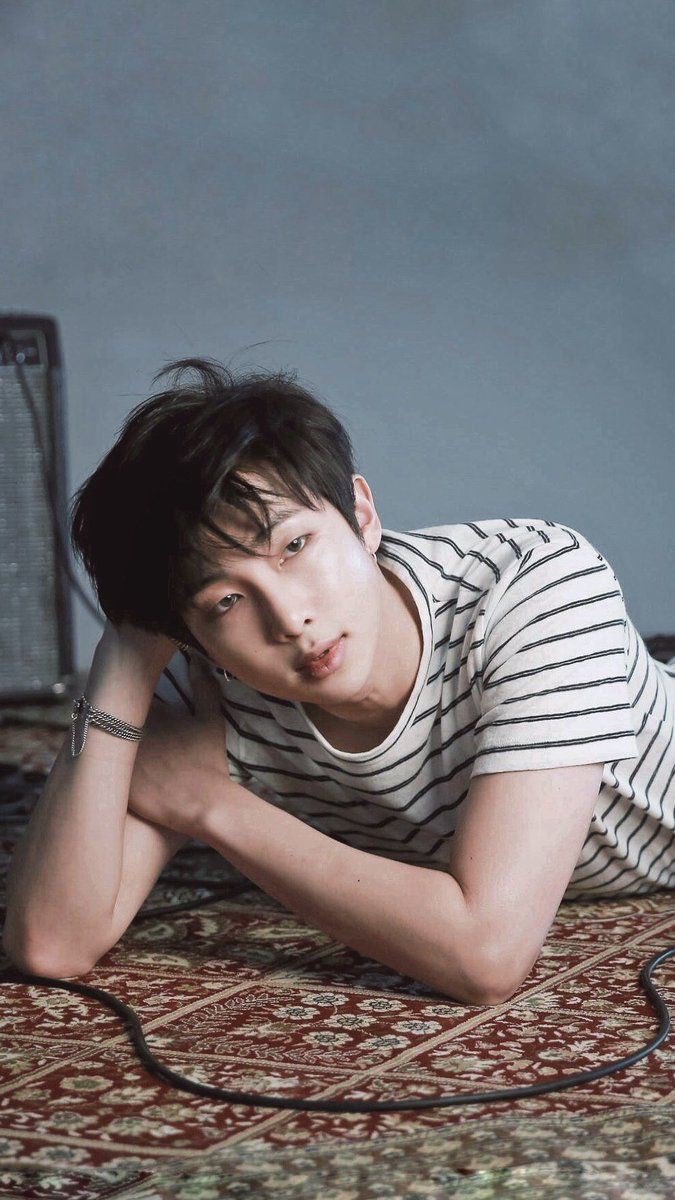 UniversBTS_'s tweet photo. [💜] #1000DaysWithRM

🐨: “É por isso que no futuro, também por causa da música que pretendo produzir, vou mudar meu nome para RM que na minha opinião tem um alcance maior.”

⏳✨Já se passaram 1.000 dias desde que Nam anunciou sua mudança de nome artístico!

🐩 | @BTS_twt https://t.co/90rHurIiTo
