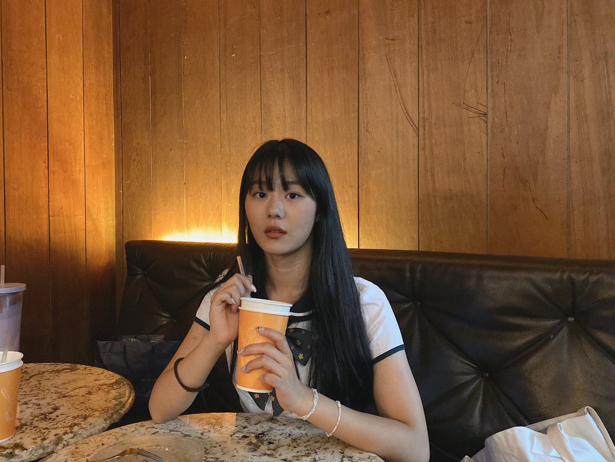 cherrybullet's tweet photo. [#채린 #CHAERIN] 전에 찍었던 사진✌
지금은 방학이지롱~

#CherryBullet #체리블렛 https://t.co/Xmk7i8bE4d