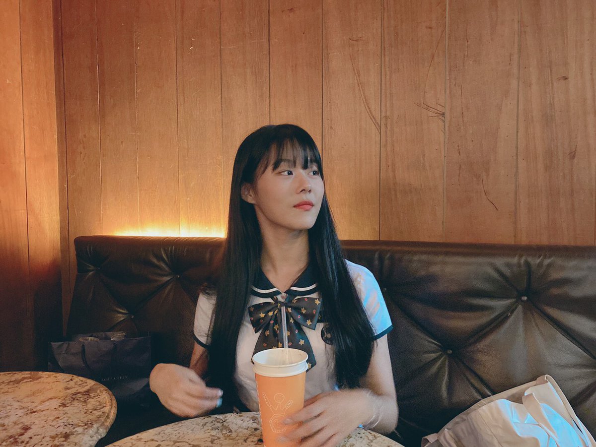 cherrybullet's tweet photo. [#채린 #CHAERIN] 전에 찍었던 사진✌
지금은 방학이지롱~

#CherryBullet #체리블렛 https://t.co/Xmk7i8bE4d
