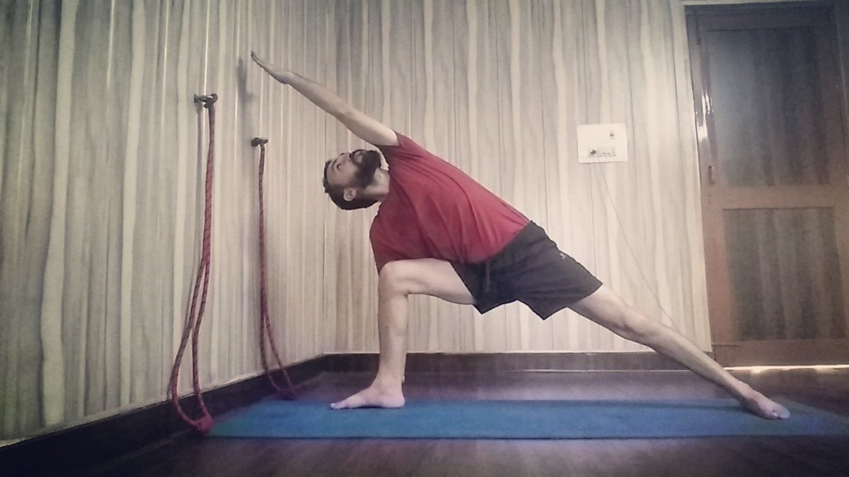 sumitsaproo's tweet photo. Yoga is the science of activating ur inner energies to such a vibrant and exuberant state that your body, mind and emotions function at their higher peaks "Sadhguru" #yoga #parshvakonasana #alignment #yogsattva #yogastudio #onlineyogaclass https://t.co/GmZoWBFJAF
