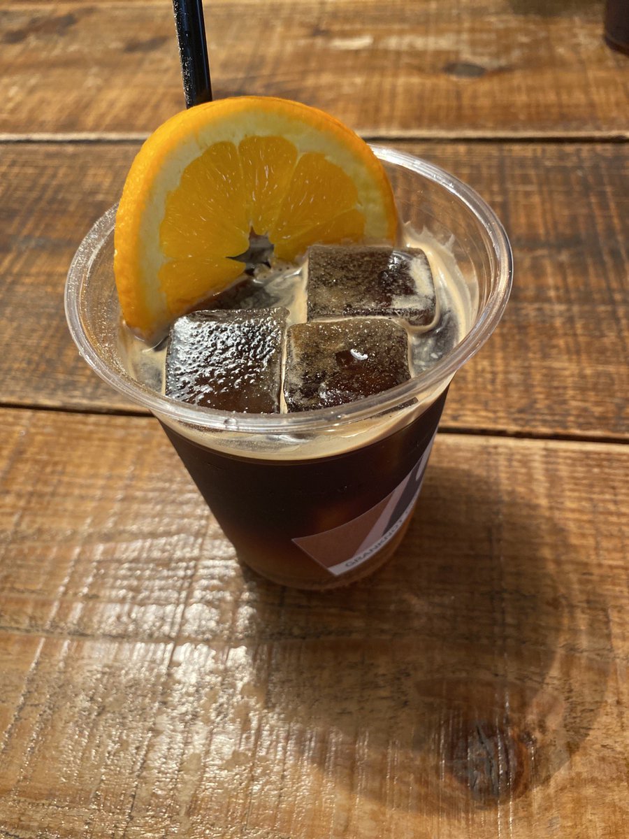 creatmafmaf's tweet photo. #グランノットコーヒー
昨日はスペシャルなアイスコーヒー飲みました。オレンジとカルダモン、爽やかで��味しい。 https://t.co/AOlf1zVMrK