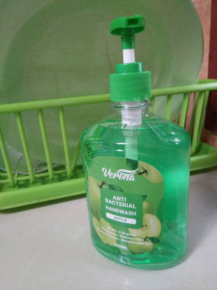 haney_mohd's tweet photo. Apa ja produk yang laris sekarang?

Apa sahaja yang tertulis "anti bactrial"
- Anti bacterial handwash
- Anti bacterial showerfoam
- Anti bacterial spray

Ada lagi sila tambah sendiri. 👇👇 https://t.co/PYH3whVzUc