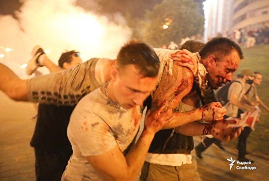 advokat_stupin's tweet image. В Беларуси началась революция: первая ночь, многотысячные выступления жителей по всей стране в больших и малых городах,  силовики в Барановичах убегали от протестующих, а в Минске пролилась первая кровь. К утру протестующие разошлись, силовики разъехались. Сегодня все продолжится