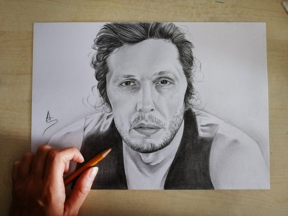 🐺💛✏️❤️
#ermalmeta #portrait #art #draw #love #Musica <a href="/MetaErmal/">Ermal Meta</a> <a href="/famedalupi/">ILupiDiErmal</a>