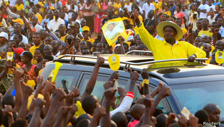 hillsfmkabale's tweet photo. #BwasheshaTopic
The Electoral Commission (EC) has issued guidelines where the Uganda Police Force will be asked to regulate numbers at campaign rallies while presidential candidates will be required to use only 2 cars during nomination.
What do you make of these measures? https://t.co/g1hY6iTKZu