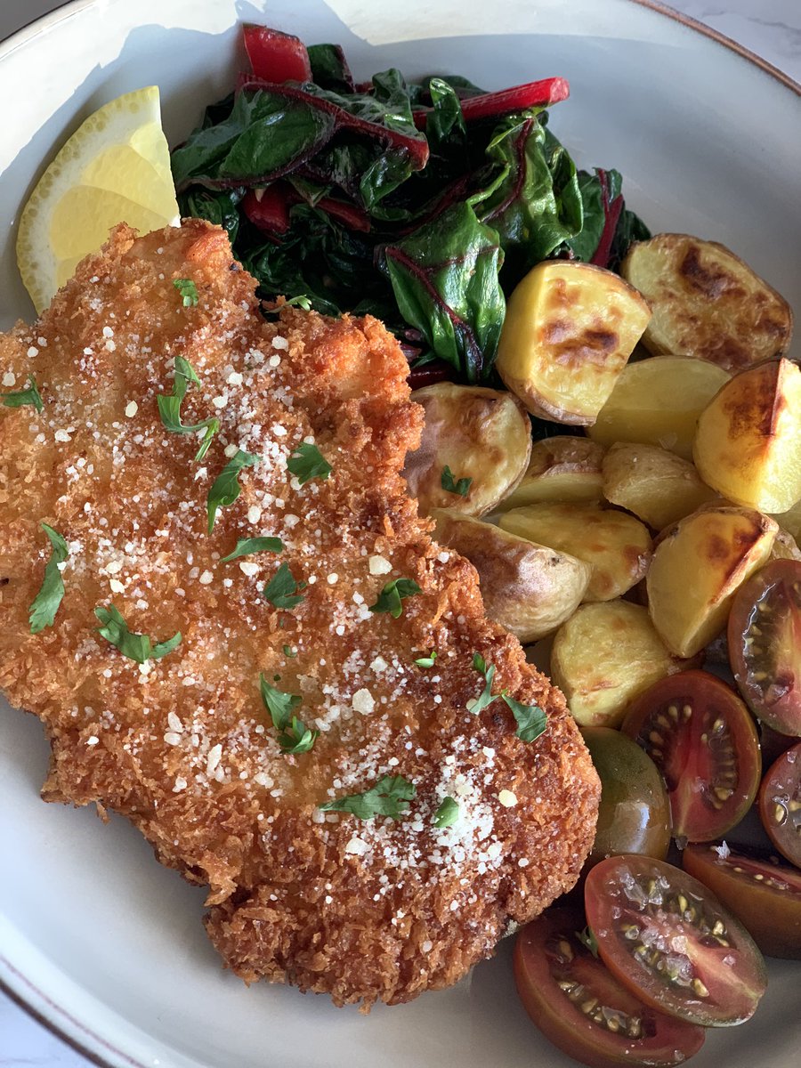 CookingWithNam's tweet image. Even Sunday Supper looks better in that Golden Hour ✨