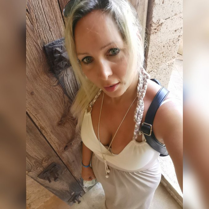 Eine sch&ouml;ne neue Woche w&uuml;nsche ich euch   https://t.co/LWTLAXmqfK   #girls #milf #blond #fetisch #selfie<a href="/tag/selfie"class="tags"><span>#selfie</span></a><a href="/tag/follow"class="tags"><span>#follow</span></a><a href="/tag/followme"class="tags"><span>#followme</span></a><a href="/tag/girls"class="tags"><span>#girls</span></a><a href="/tag/blond"class="tags"><span>#blond</span></a><a href="/tag/single"class="tags"><span>#single</span></a>