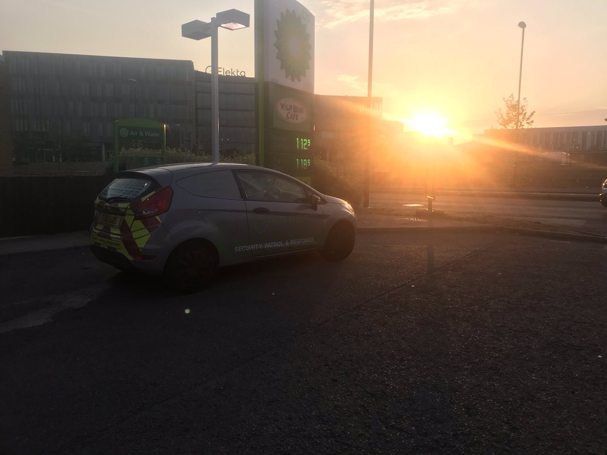 Sarge_Offical's tweet photo. Good morning everyone just a quick pit stop before my day starts .@deltasec1 @SussexIncidents @GatwickPolice @SussexRoadsPol @vpeye1 @WYP_SBarberini @WYP_PCSO211 @DonnaCr73299646 @Crawley_Police #999family #999FOREVER #999frontline #cornwallparty https://t.co/j33kACPjIG