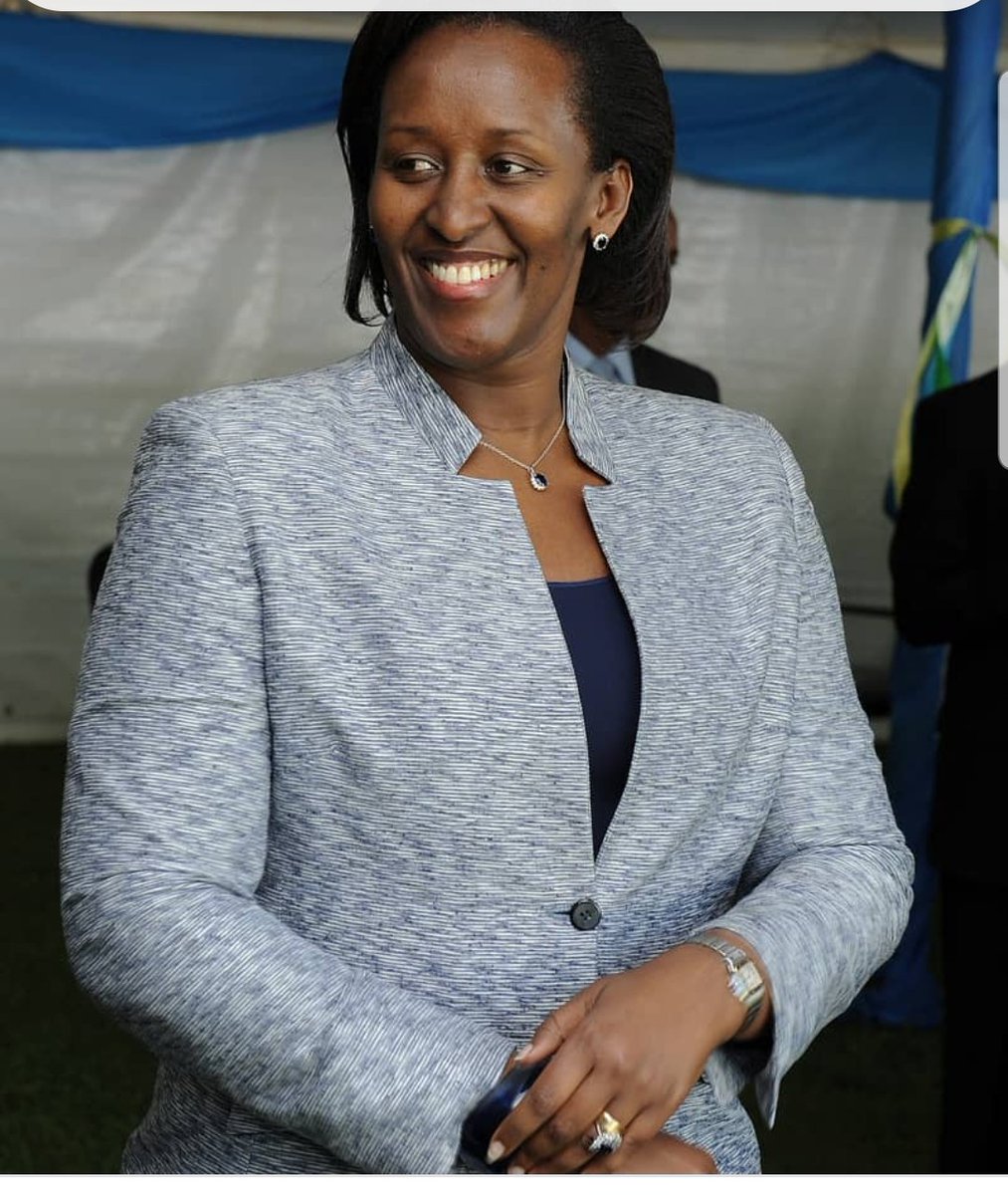 gatjmv's tweet photo. HE @FirstLadyRwanda Kuri uyu munsi Mwizihiza Isabukuru y'Amavuko nejejwe no kubifuriza Umunsi Mukuru mwiza,Gushimira Imana yo yabahanze ikabaha Umutima wagutse wuje urukundo, ubumuntu,urugwiro n'umuhate wo gufasha ababaye n'abafite intege nke.HBD mubyeyi Ubereye u #Rwanda GBU HE https://t.co/423mnKE52S