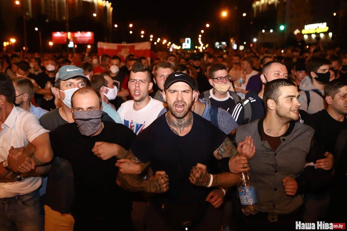 En la TV os lo pintarán como una masa de manifestantes pacíficos, pero son lo mismo de siempre, lo mismo que en 2014: hordas de fanáticos con ultras como fuerza de choque de la OTAN