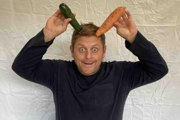 CatalystBG's tweet photo. Разнообразете екипа си с приятна онлайн тиймбилдинг програма, в която всеки си прави портрет от дома си, който се превръща в страхотно екипно послание! Разгледайте In The Picture Online 👉  https://t.co/47VYNtHqln

#онлайнтиймбилдинг #виртуалентиймбилдинг #CatalystБългария https://t.co/ZRPrF3YZaJ