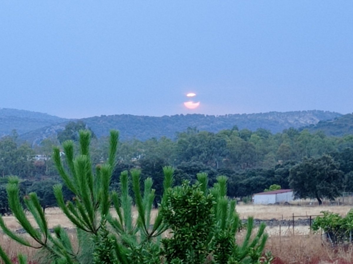 Manolo15808108's tweet photo. Amanecer tormentoso en Helechosa.
#SiberiaExtremeña 
#ReservaDeLaBiosfera
@AEMET_Ext 
@carlos_benito 
@MeteoBadajoz 
@tiempobrasero https://t.co/BhufVjYluf