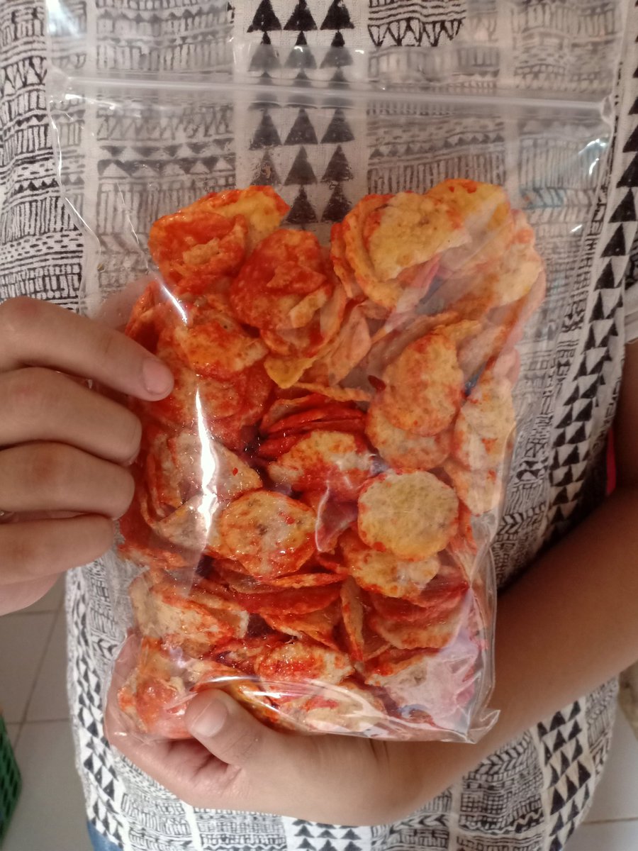 riego_lucky01's tweet photo. [TWITTER PLEASE DO YOUR MAGIC]
 
PASTI BANYAK ORANG BAIK DISINI 🙏🏻
SAYA JUALAN KERIPIK SINGKONG/UBI.
KALI AJA ADA YANG BERMINAT BISA DM SAYA LANGSUNG.
HARGA PER PERPCS 2.500 RUPIAH.
KALAU MAU ADA YANG BERAT 2.5 ONS HARGA 25.000 RUPIAH.
ADA RASA ASIN &amp; PEDAS MANIS.
AYO ORDER 🙏🏻🙂 https://t.co/WIs8l9pF7c