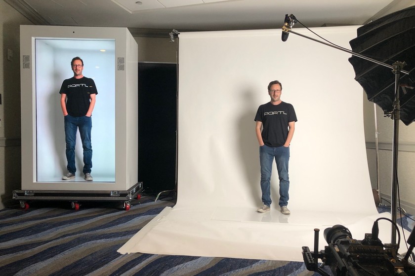 xataka's tweet photo. Epic PORTL muestra un holograma a tamaño real de una persona y permite interactuar en directo con él https://t.co/KSaxKkHPDu https://t.co/pCp741Ylvq
