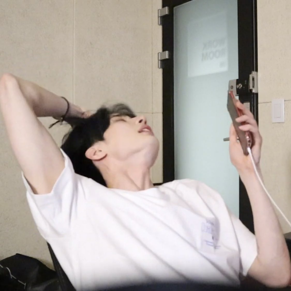 _21847555's tweet photo. : มีคนมาจีบแฟนกูอีกแล้ววว https://t.co/vzyZUmuxSM