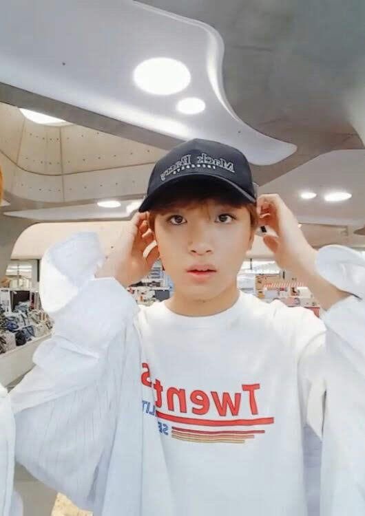 your camera roll if haechan was your boyfriend ; a thread