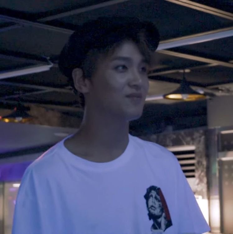 your camera roll if haechan was your boyfriend ; a thread