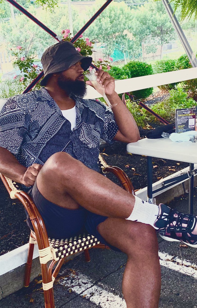 MoManiMoBitchez's tweet photo. Ebony Man of the month https://t.co/1ZHnRGUcGe