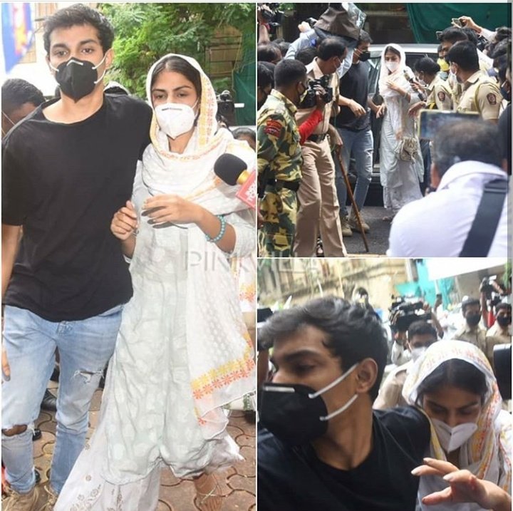 twt2shree's tweet photo. BREAKING!!!

Rhea Chakraborty gets mobbed by media as she arrives with Showik Chakraborty and father for second day of Interrogation by ED!!!
Today is special day for didi:).….
#ArrestRhea 
#SSRKilledOn14thJune https://t.co/uXsSXiYm9A