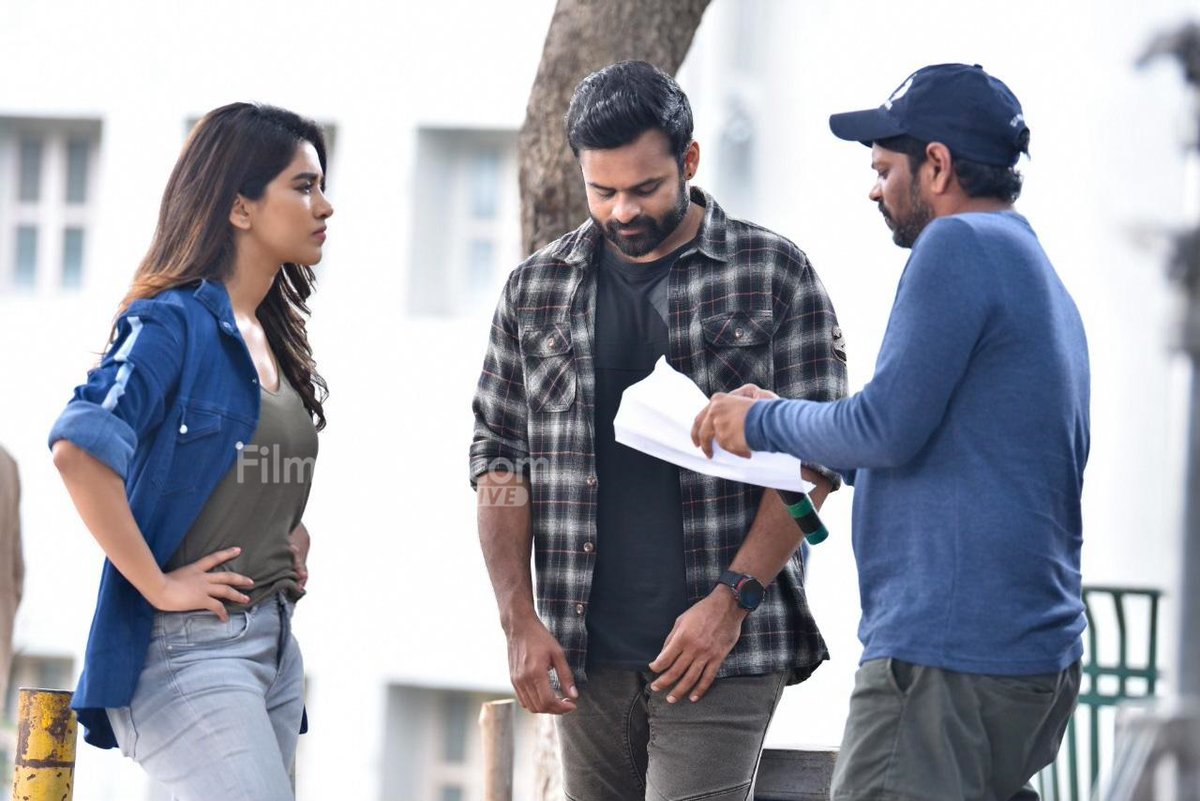 FilmyFocus's tweet photo. #NabhaNatesh wishes #SoloBrathukeSoBetter
#DirectorSubbu with this candid picture from the sets.
#HappyBirthdaySubbu @iamsaidharamtej @NabhaNatesh @MusicThaman #RajendraPrasad #RaoRamesh @ItsActorNaresh @SVCCofficial @BvsnP @subbucinema https://t.co/GJidIitTcQ