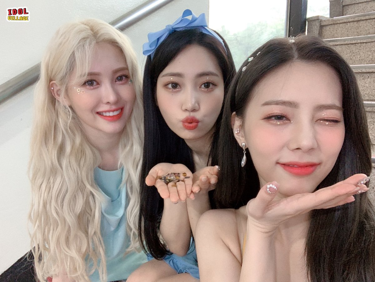 idollikeit's tweet photo. ⭐️고막주의 ⭐️볼륨주의 ⭐️배꼽주의

다이아의 핵꿀잼 영상을 아직도 안 봤다?

지금 당장 미공개 셀카 줍Go, 영상도 보러가Go!

절대! NEVER! 고요하지 않은 우당탕탕 고요 속의 외침!
Shouting in Silence Game
🔗 https://t.co/3MRE9bm1MO

#DIA #다이아 #유니스 #주은 #기희현 #예빈 #은채 https://t.co/L7GnPe0vuv