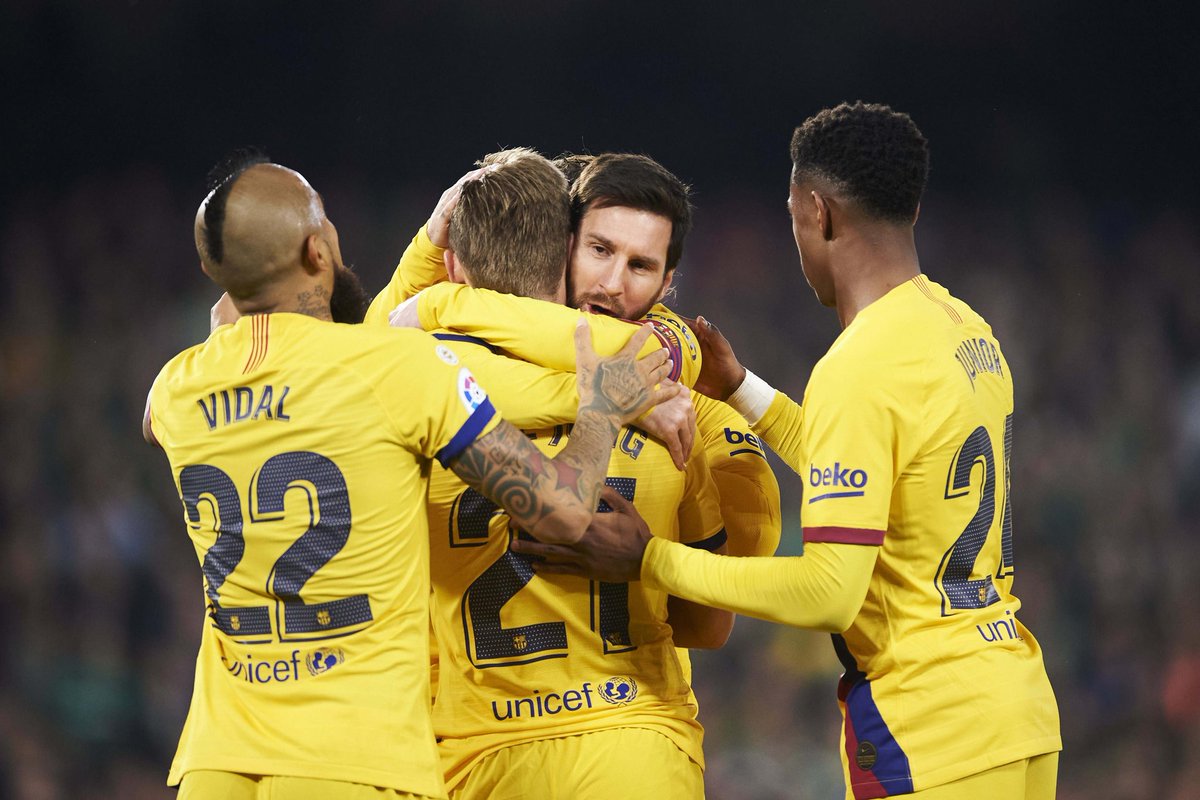 messiIeftfoot's tweet photo. We are BARCELONA. We fear no team. We leave our blood, sweat and tears on the field and if that isn't enough to secure victory then so be it. We will sleep well knowing that we gave our opponents the fight of their lives.

We will put Bayern to the sword and test their metal https://t.co/BiuZvzlRuO