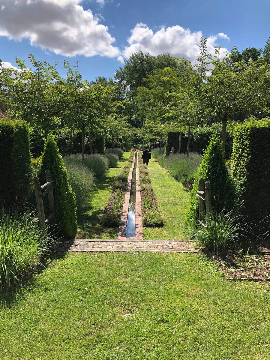 CentreQuestion's tweet photo. Le domaine de Poulaines, véritable havre de paix qui a traversé les époques, est a découvrir cette semaine 🌳 ⛲ 🍃 🏰 🌿

Pour voir la vidéo, c'est ici ➡️
https://t.co/MfByhva4Lg

#CetEteJeVisiteLaFrance 
#CetEteJeVisitelIndre 
#Indre #Berry #Poulaine https://t.co/ucqa5QHn0b