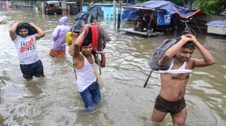 Vivek1BHU's tweet photo. •Bihar and Assam are flooded
•Trains aren't running properly
•connectivity is broken
•22 lak cases
But still @VCofficeBHU
Wants entrance exam !
#CancelBHUEntrance https://t.co/vKJvkjaFlS