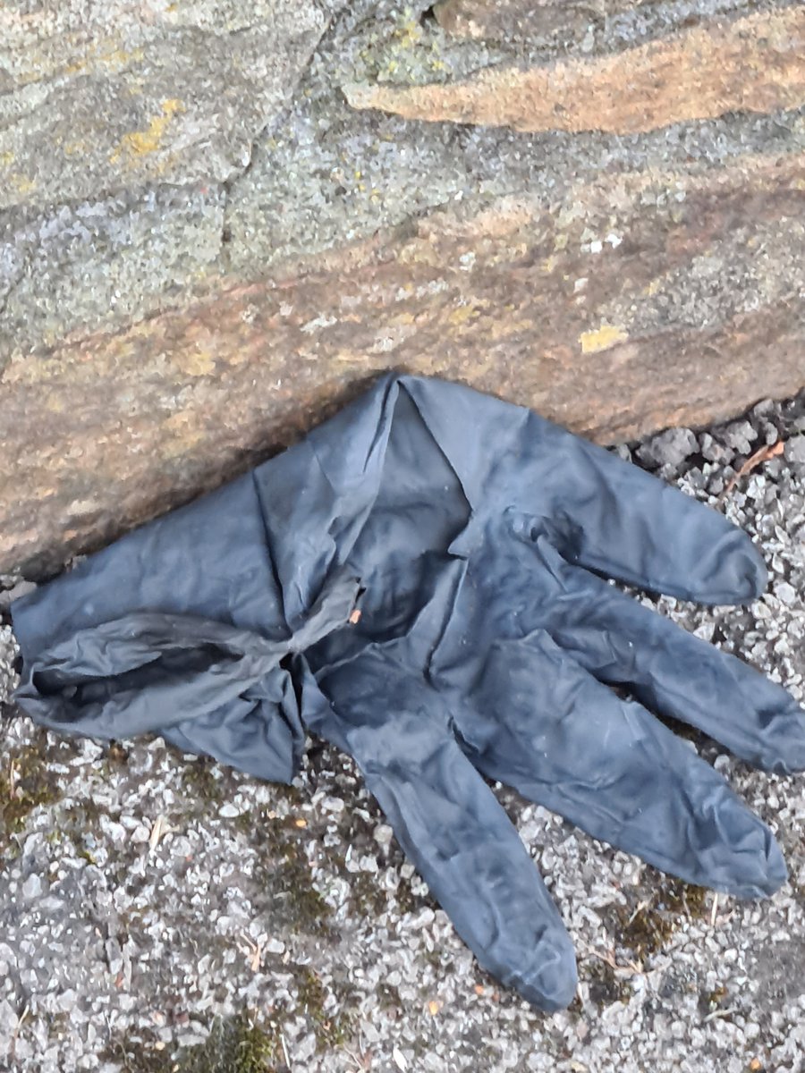 Twitt_twoo92's tweet photo. The things I don't like to see on my walk. So so many of these 🙄#Bolton #2020 #COVID19 #KeepBritainTidy #MakeADifference @KeepBritainTidy https://t.co/Uy1EYOPIOz