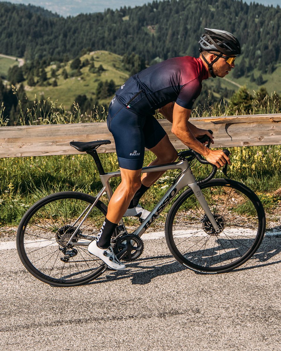 Basso Venta blends head turning and function-driven design with performance that makes it a more than capable race-ready steed.

#RideBetterRideBasso