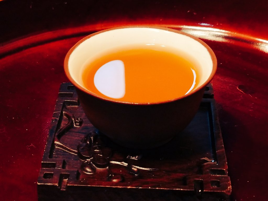 houzansanjin's tweet photo. 日本酒アフォガードと、それに使う熟成させた純米酒🍨🍶
琥珀色の見た目はまるでラム酒のようですが、やや甘く味のしっかりとした香り濃厚な日本酒。アイスクリームとの相性も抜群なので是非😌
¥600でのご提供です。
#和モダンカフェバー薔薇亭
#moja2
#アフォガード
#和スイーツ https://t.co/heAjNLnXqB