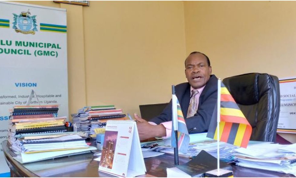 Topradiouganda's tweet photo. More than 100 civil servants in Gulu have missed their July salary because of gaps resulting from its elevation to a city.
The affected workers include teachers and health workers attached lower health centers from Alukolum, Laliya and Bungatira parishes https://t.co/f2Fa8vzV8G