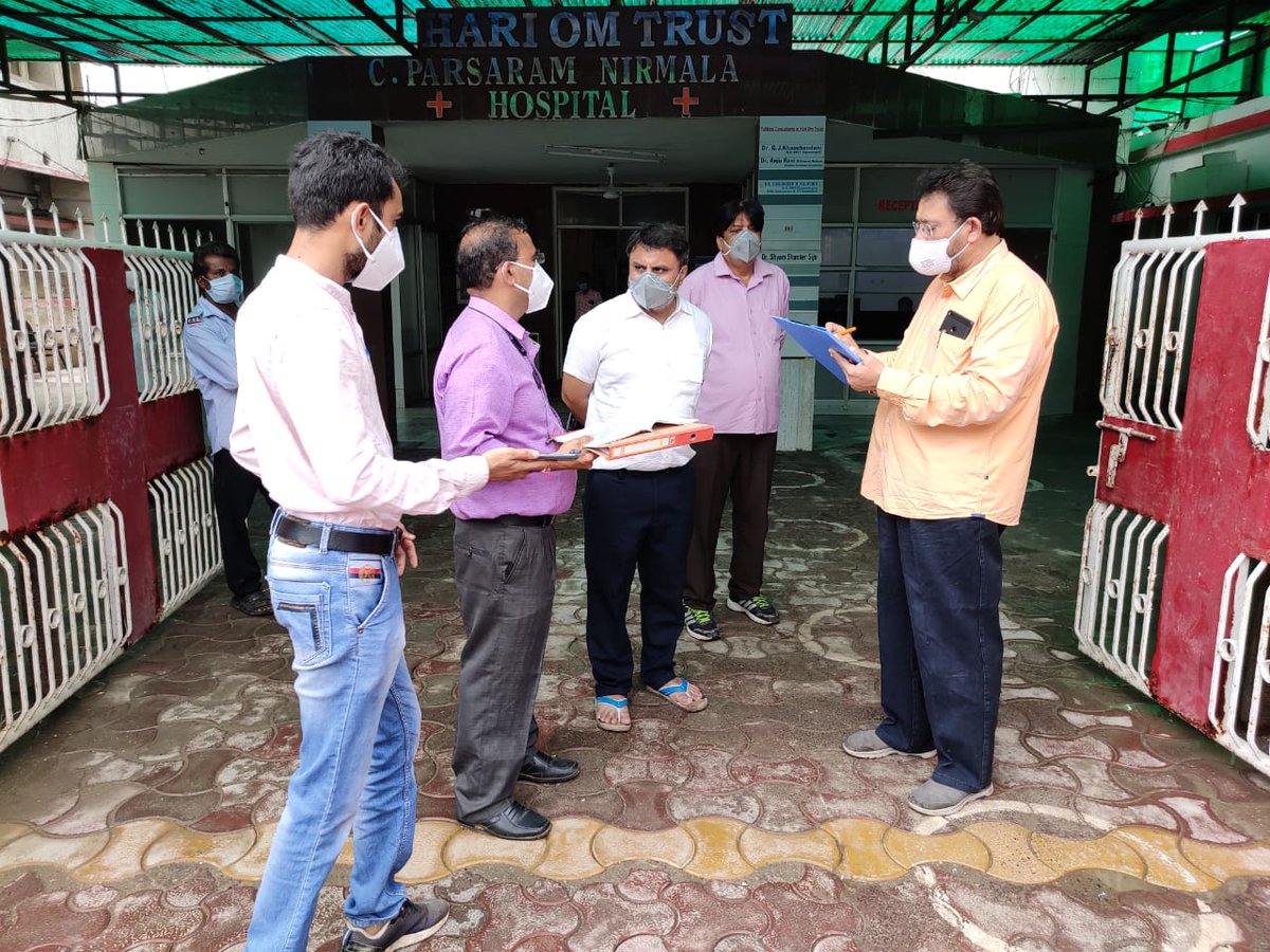 HealthDeptGuj's tweet image. #Salute #HealthcareHeroes 🙏
ડો. ભાવિન ઠક્કર, RBSK નોડલ ડૉક્ટર, છેલ્લા ૪ મહીનાથી હરીઓમ કોવીડ ૧૯ હોસ્પિટલ, ગાંધીધામ ખાતે એડમીનીસટરેટર / સુપરીટેડંટ / નોડલ ઓફિસર તરીકે એક પણ દિવસની રજા લીધા વગર જ સતત ૨૪*૭  ફરજ બજાવી રહ્યા છે, તેમની કર્તવ્યનિષ્ઠાને અમે સલામ કરીએ છીએ!

@CMOGuj