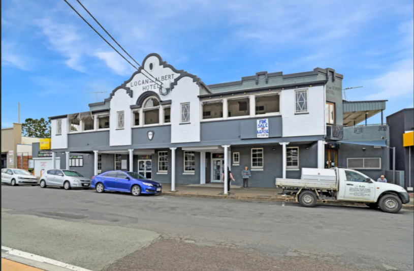 HotelPageAUNZ's tweet photo. A versatile country pub in the heart of Beaudesert, Queensland is for sale or lease through Lauren Mackay and Jamie Davey of Ray White Marsden.
#64BrisbaneStreetforsale #Beaudeserthotelforsale #RayWhiteMarsden
Read more: https://t.co/l6BimMw78t https://t.co/ZLYMNYs4nD
