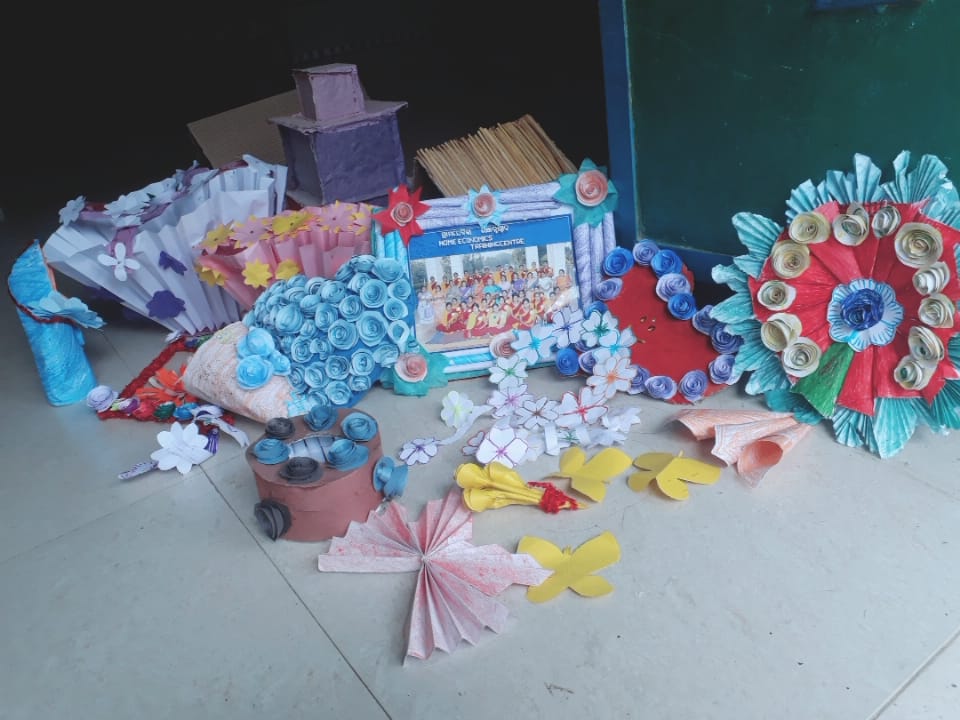 BpmuBasudevpur's tweet photo. #Artistic_skill_at_display #crafts_for_prescoolers_encourage_Origami
Some origami made by our Awws which gives the benifits like eye hand co_ordination,sequencing skills,memory,patience, attentions as well as encouraging the preschool children.
@BhadrakDswo @DM_Bhadrak https://t.co/AgESfl2G84