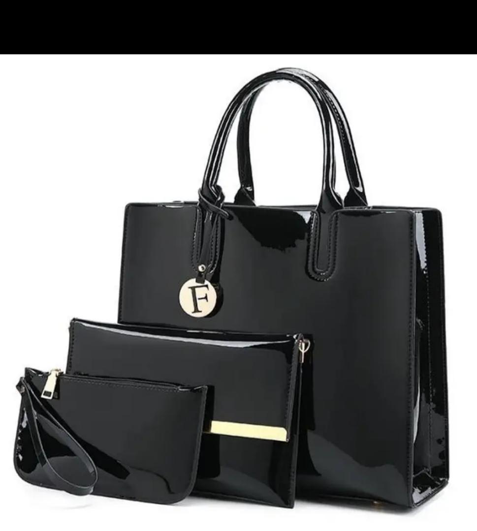 WinMAgency1's tweet photo. Nouvelle collection de sacs de luxe pour femmes  disponible en détails et en gros pour les revendeurs, passe ta commande en cliquant sur le bouton "Envoyer un message" sur notre page Facebook " Fifa Shop" ou en écrivant au +22966600583. https://t.co/m7bUCz2JiD