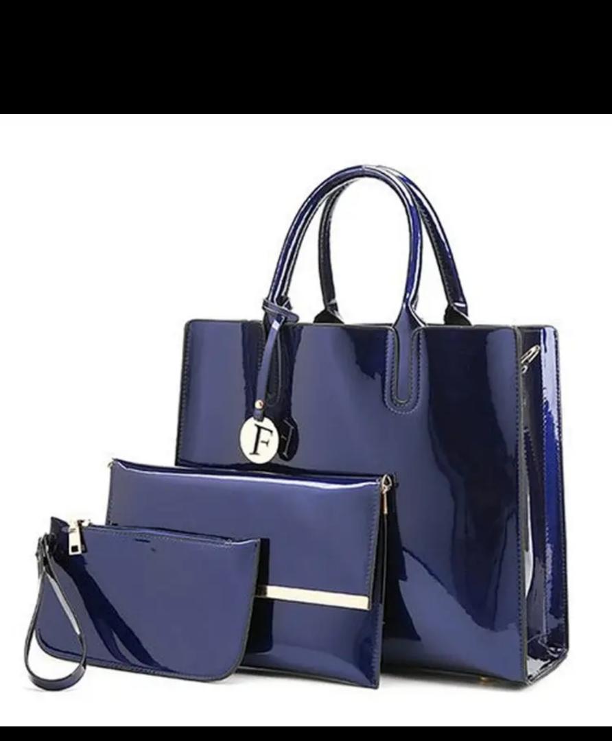 WinMAgency1's tweet photo. Nouvelle collection de sacs de luxe pour femmes  disponible en détails et en gros pour les revendeurs, passe ta commande en cliquant sur le bouton "Envoyer un message" sur notre page Facebook " Fifa Shop" ou en écrivant au +22966600583. https://t.co/m7bUCz2JiD
