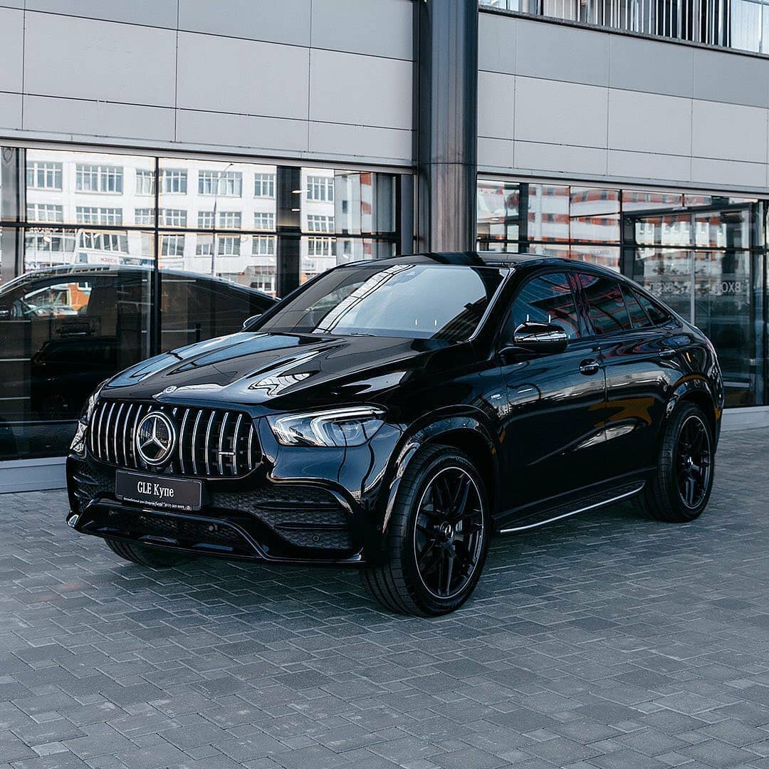 cars_pixels's tweet photo. The new Mercedes-AMG GLE 53 /////AMG 4Matic+.

Powering the elegant sports activity coupe is a 3L Inline-6 engine with an electric auxiliary compressor and an integrated starter generator. It produces 320 kW and 520 Nm and will take 5.3s to sprint to 100 km/h. https://t.co/r6f78QhLZk
